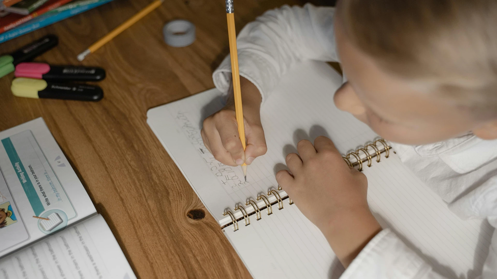 独学とコンサルの費用対効果を比較する